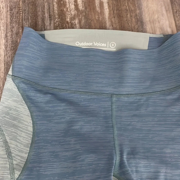 Outdoor Voices Tech Sweat Blue Active Capri Leggings Two Tone - Picture 4 of 5